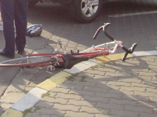 Un biciclist din Hârşova a intrat în coliziune cu o maşină